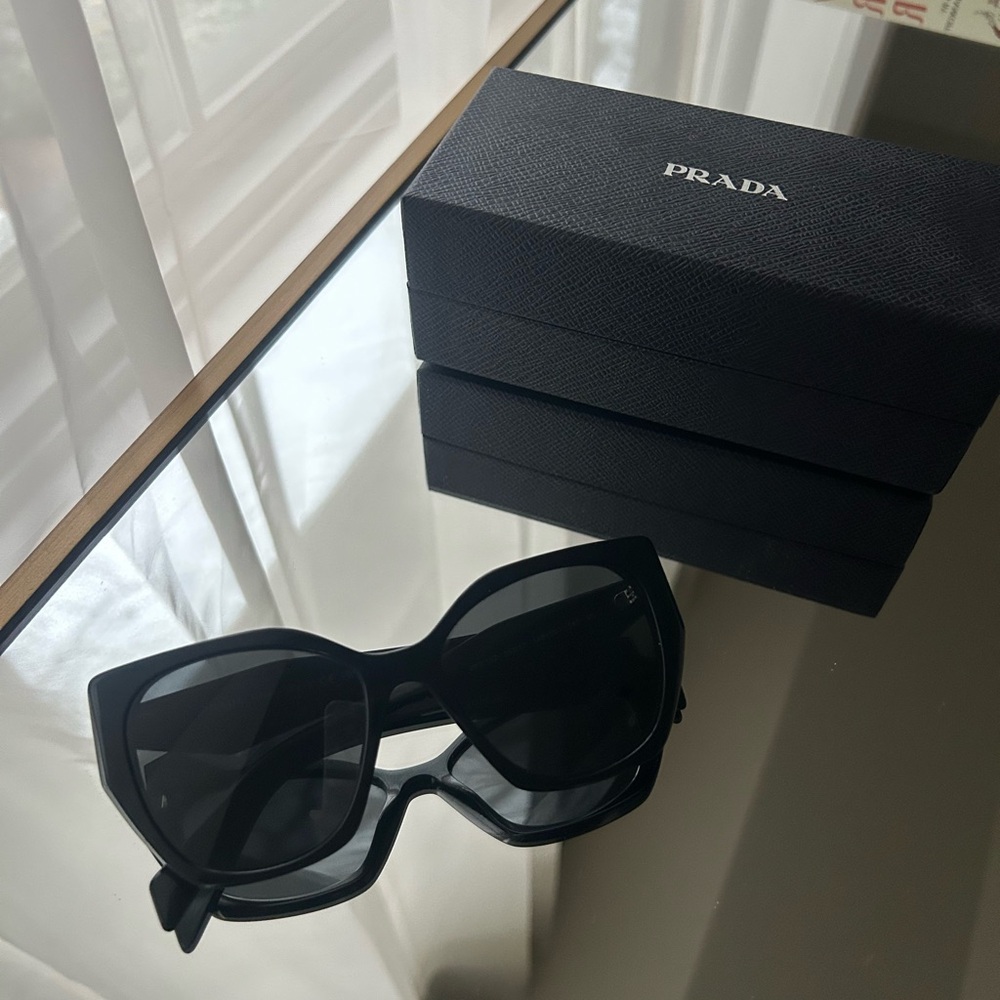 Prada Black Sunglasses 19zs